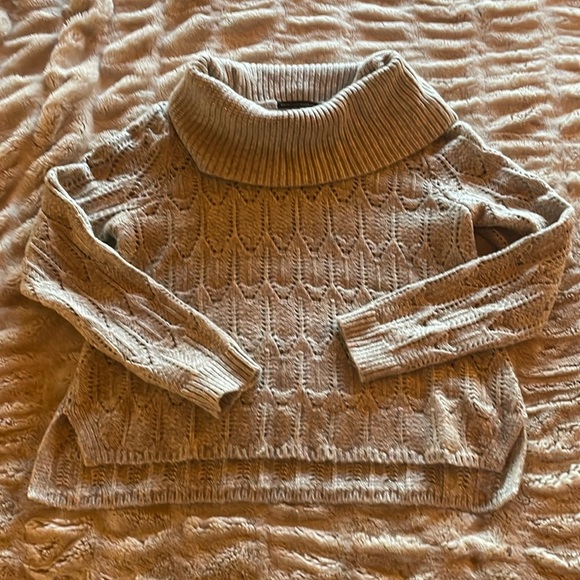 WHBM super soft & vibrant sweater! - Picture 2 of 8